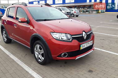 Хэтчбек Renault Sandero 2013 в 