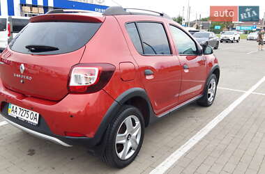 Хэтчбек Renault Sandero 2013 в 