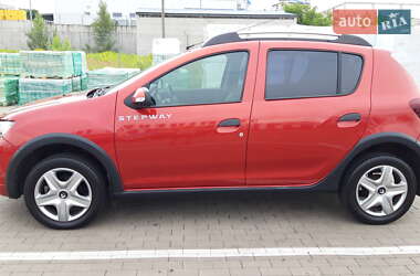 Хэтчбек Renault Sandero 2013 в 