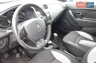Хэтчбек Renault Sandero 2013 в 