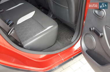 Хэтчбек Renault Sandero 2013 в 