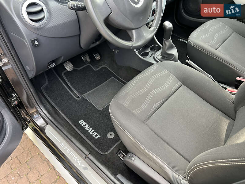 Хэтчбек Renault Sandero 2012 в Киеве