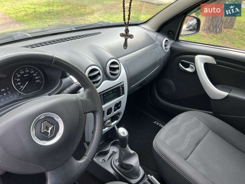 Хэтчбек Renault Sandero 2012 в Киеве