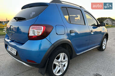 Хэтчбек Renault Sandero 2015 в 