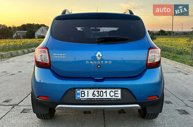 Хэтчбек Renault Sandero 2015 в 