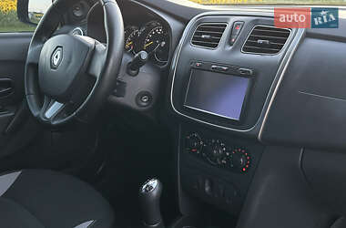 Хэтчбек Renault Sandero 2015 в 
