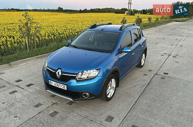 Хэтчбек Renault Sandero 2015 в 