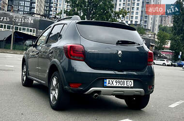 Хетчбек Renault Sandero 2017 в 