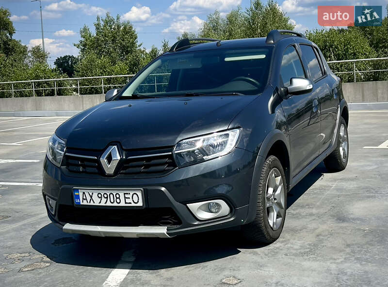 Хетчбек Renault Sandero 2017 в 