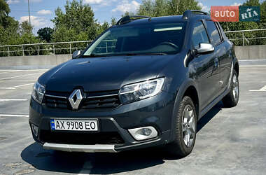 Хетчбек Renault Sandero 2017 в 
