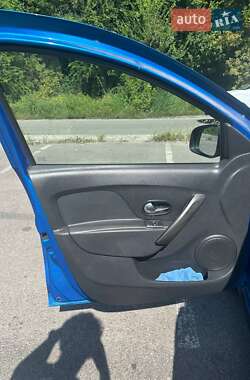 Хэтчбек Renault Sandero 2017 в 