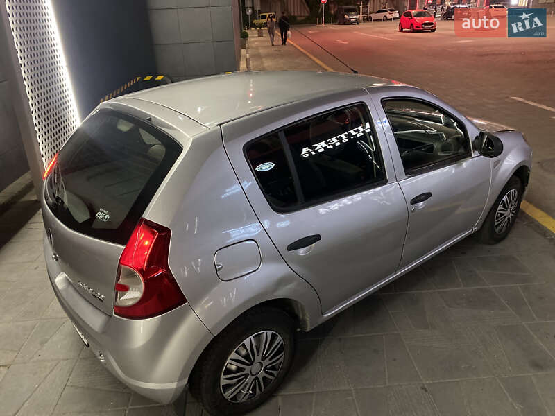 Хетчбек Renault Sandero 2010 в Житомирі
