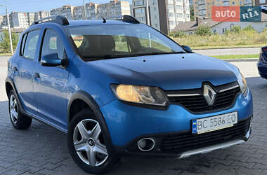 Хэтчбек Renault Sandero 2016 в 