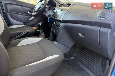Хэтчбек Renault Sandero 2016 в 