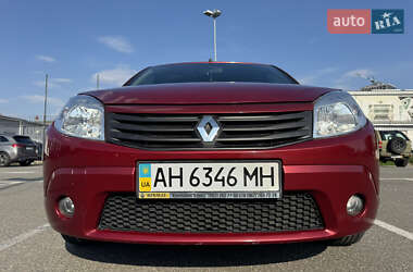 Хэтчбек Renault Sandero 2011 в 