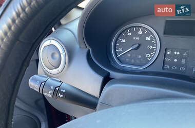Хэтчбек Renault Sandero 2012 в 