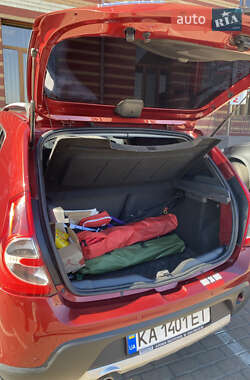Хэтчбек Renault Sandero 2012 в 
