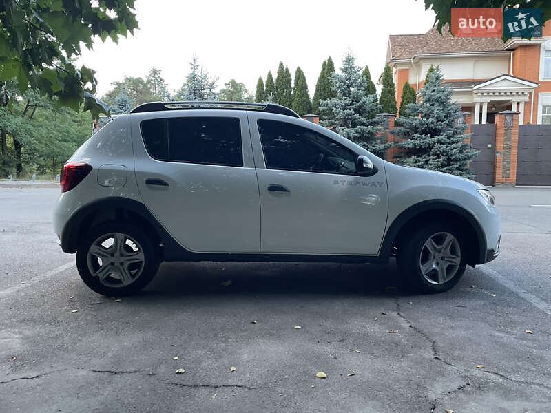 Хэтчбек Renault Sandero 2021 в Киеве