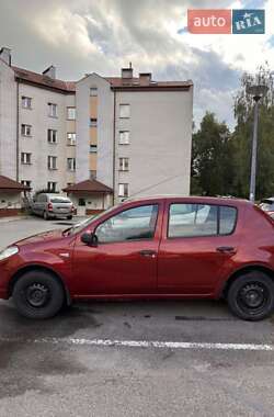 Хэтчбек Renault Sandero 2011 в 