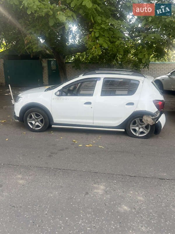 Хэтчбек Renault Sandero 2017 в 