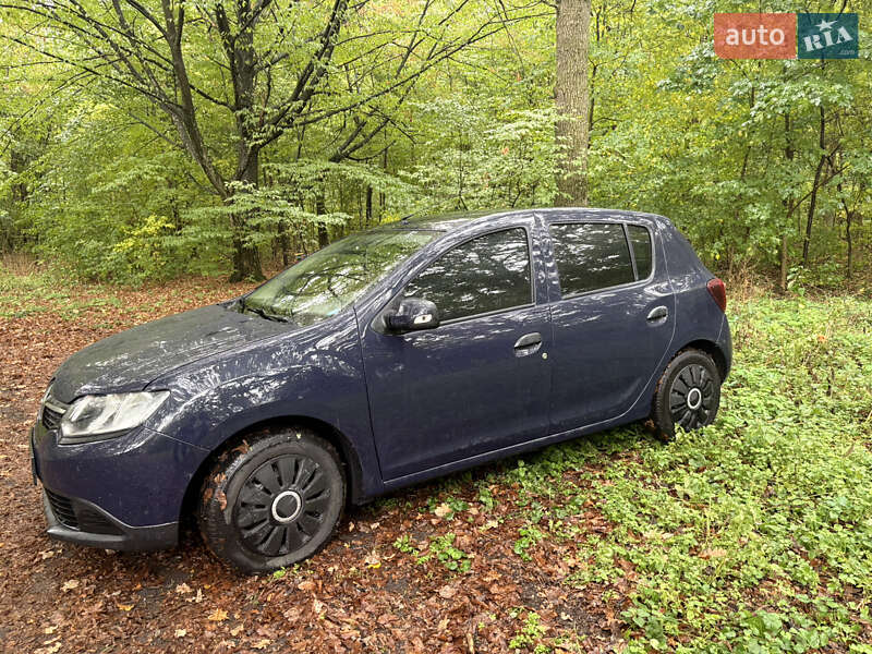 Хетчбек Renault Sandero 2016 в Узині