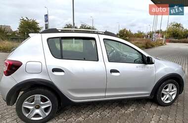 Внедорожник / Кроссовер Renault Sandero 2015 в Жмеринке