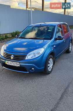 Хэтчбек Renault Sandero 2012 в Сваляве