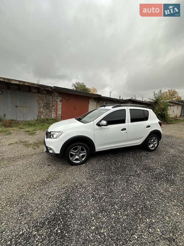 Хэтчбек Renault Sandero 2019 в 