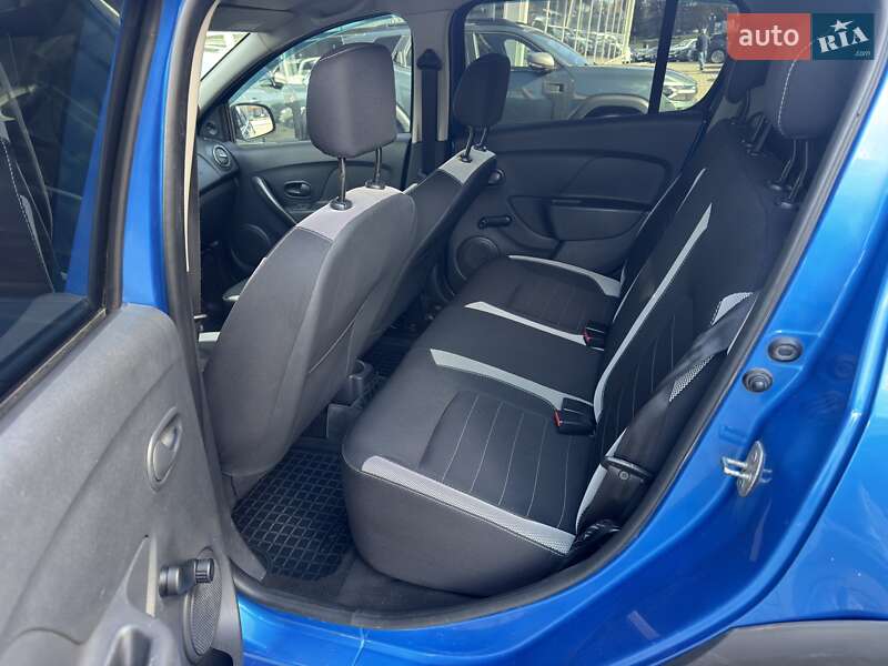 Хэтчбек Renault Sandero 2017 в Хмельницком