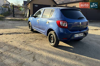 Хэтчбек Renault Sandero 2014 в 