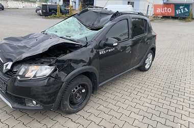 Хэтчбек Renault Sandero 2014 в 