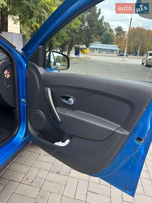 Хетчбек Renault Sandero 2017 в Дніпрі