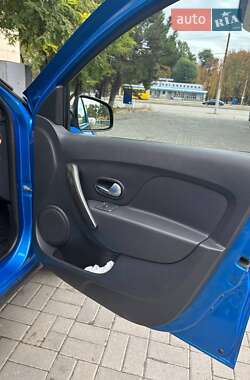 Хэтчбек Renault Sandero 2017 в 