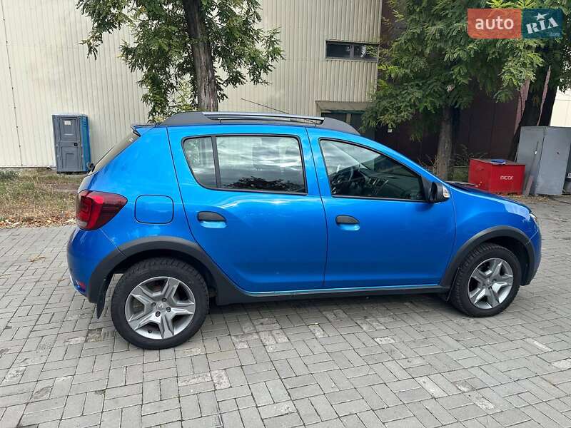 Хетчбек Renault Sandero 2017 в Дніпрі