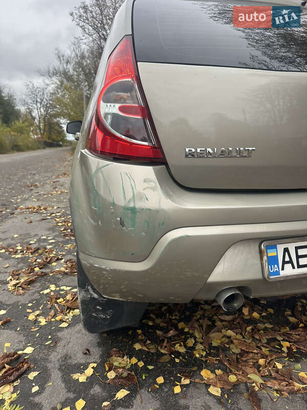 Хэтчбек Renault Sandero 2012 в Днепре