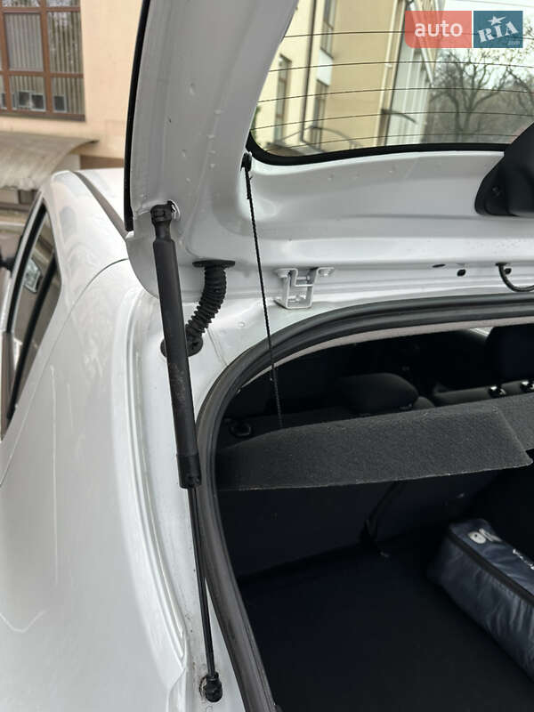 Хэтчбек Renault Sandero 2019 в Киеве фото 17 Хэтчбек Renault Sandero 2019 в Киеве