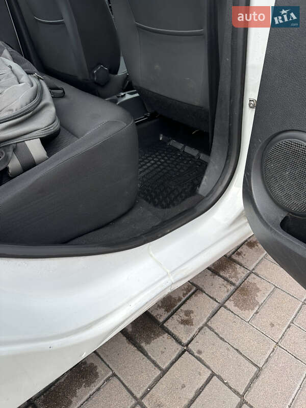 Хэтчбек Renault Sandero 2019 в Киеве фото 39 Хэтчбек Renault Sandero 2019 в Киеве