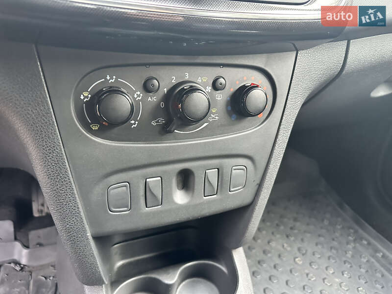 Хетчбек Renault Sandero 2019 в Києві фото 12 Хетчбек Renault Sandero 2019 в Києві