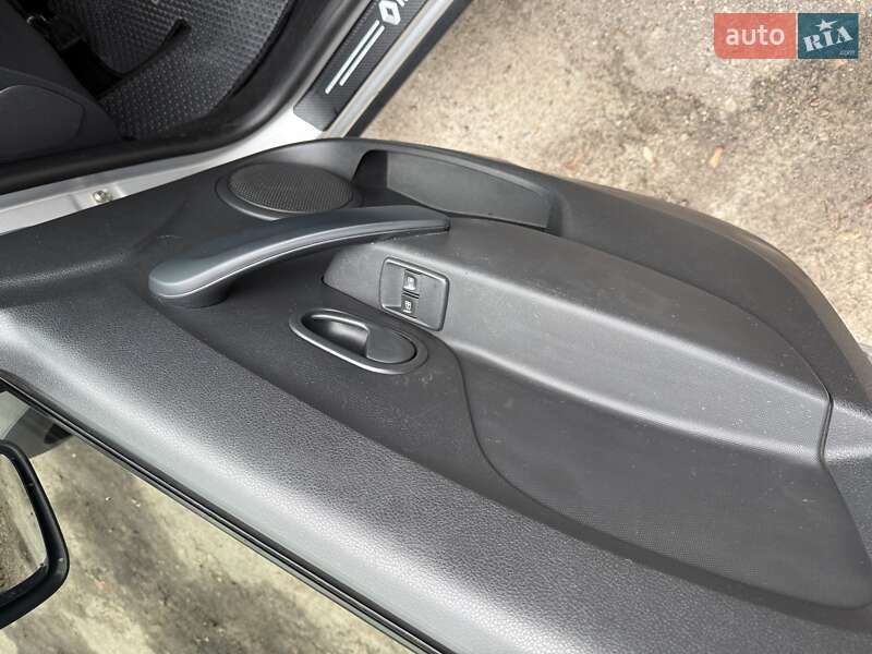 Хетчбек Renault Sandero 2015 в Сумах фото 14 Хетчбек Renault Sandero 2015 в Сумах