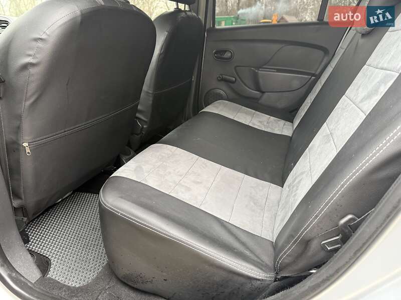 Хетчбек Renault Sandero 2015 в Сумах фото 21 Хетчбек Renault Sandero 2015 в Сумах