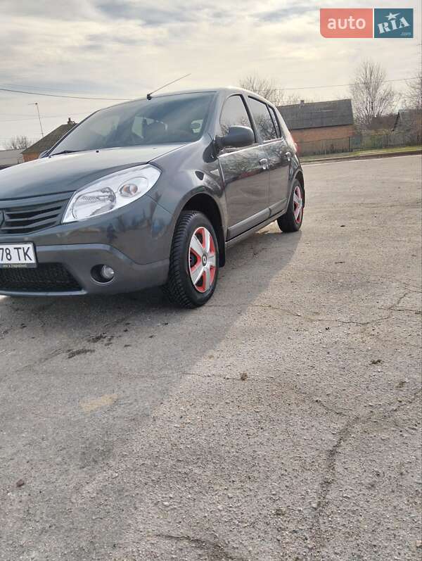 Хетчбек Renault Sandero 2010 в Нікополі