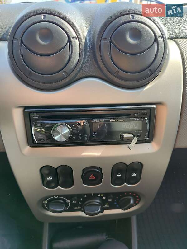 Хэтчбек Renault Sandero 2012 в Дубно