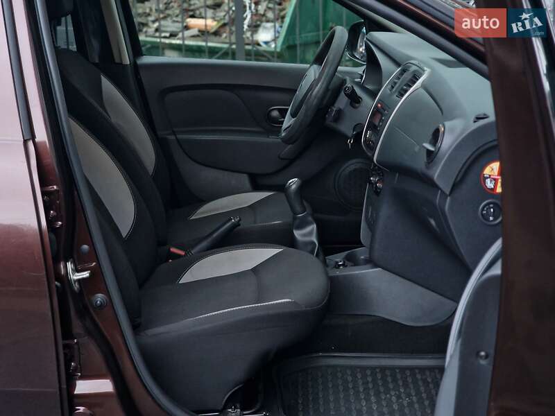 Хэтчбек Renault Sandero 2016 в Одессе