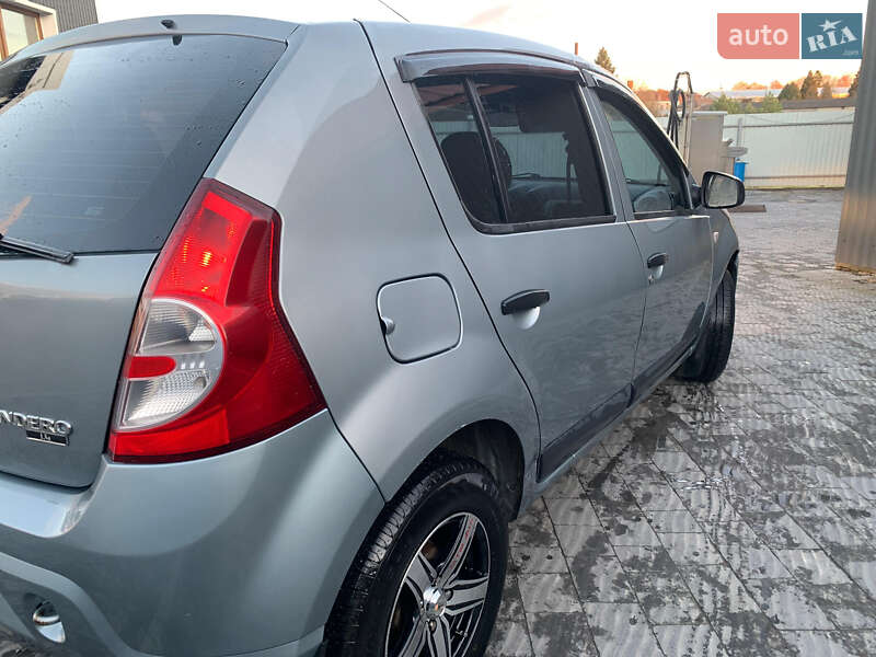 Хетчбек Renault Sandero 2010 в Львові фото 2 Хетчбек Renault Sandero 2010 в Львові