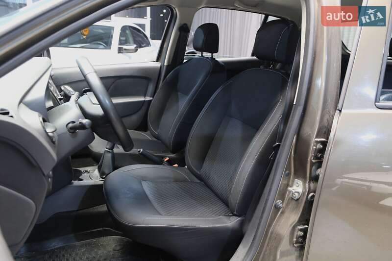 Хетчбек Renault Sandero 2019 в Києві фото 9 Хетчбек Renault Sandero 2019 в Києві