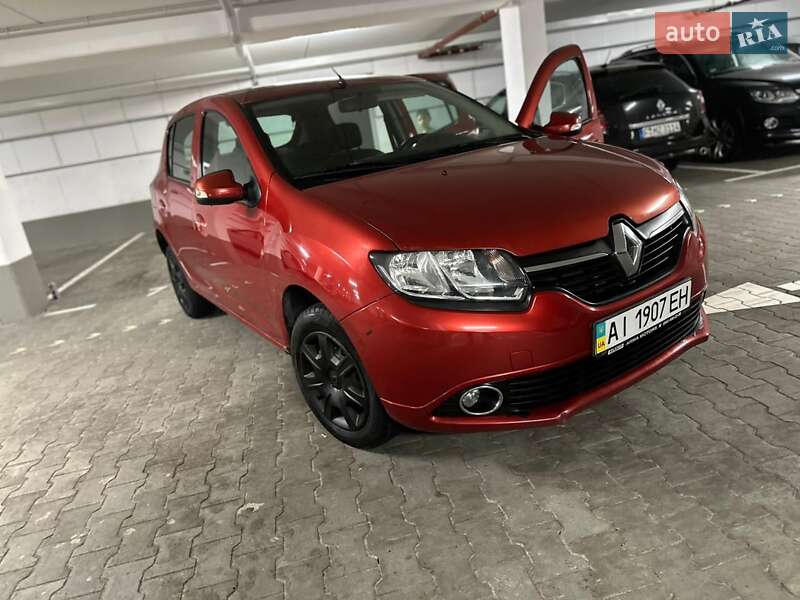 Хэтчбек Renault Sandero 2013 в Смыге