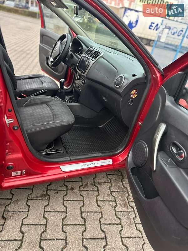 Хэтчбек Renault Sandero 2013 в Смыге