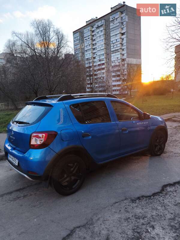 Хэтчбек Renault Sandero 2016 в Киеве