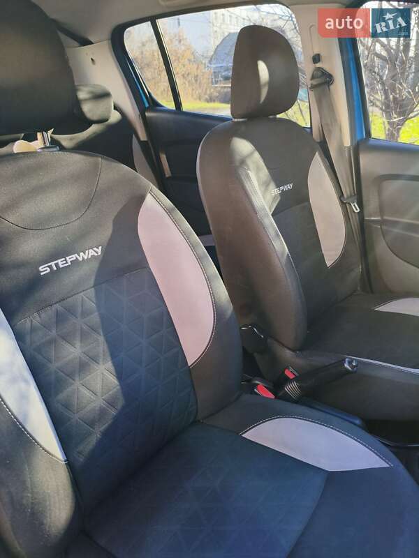 Хэтчбек Renault Sandero 2016 в Киеве