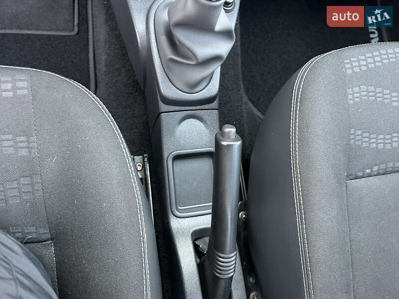 Хетчбек Renault Sandero 2012 в Києві фото 64 Хетчбек Renault Sandero 2012 в Києві